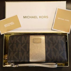 Michael Kors Jet Set Travel Wallet